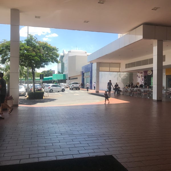 รูปภาพถ่ายที่ Center Shopping โดย Lays M. เมื่อ 10/13/2019