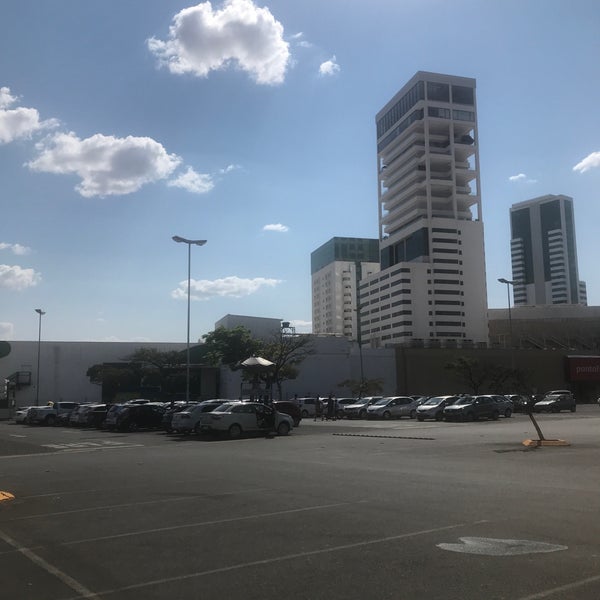 รูปภาพถ่ายที่ Center Shopping โดย Lays M. เมื่อ 9/1/2019
