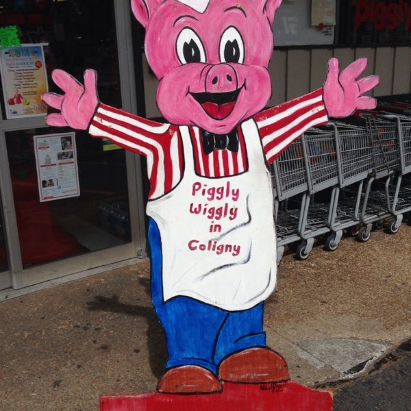Photo taken at Piggly Wiggly by John B. on 7/3/2014