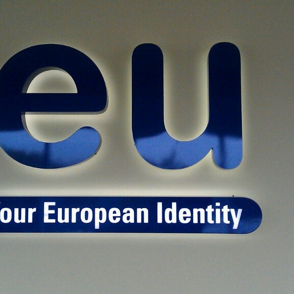 รูปภาพถ่ายที่ EURid, the home of .EU โดย Helena S. เมื่อ 9/20/2013