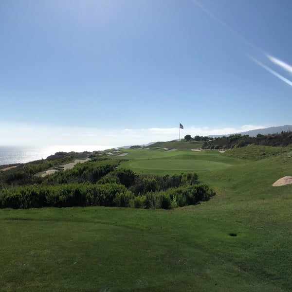 รูปภาพถ่ายที่ Trump National Golf Club Los Angeles โดย Katsu N. เมื่อ 6/28/2018