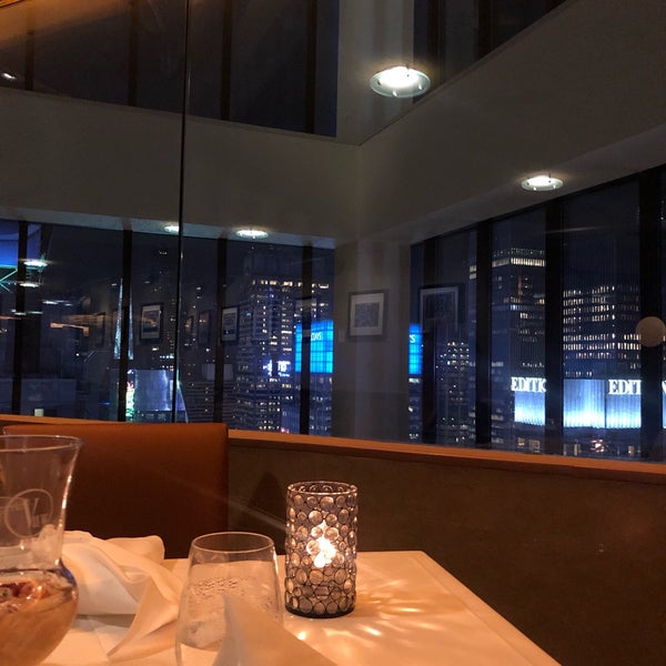 Low quality food. High prices. The place looks like a regular hotel buffet. The view isn’t great either. Make yourself a favor and spend your money somewhere else