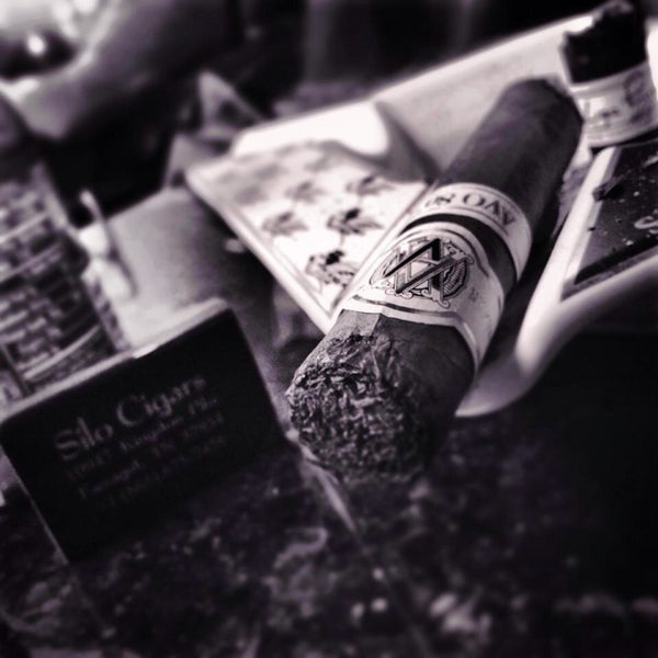 Foto tirada no(a) Silo Cigars Inc. por 🔥ɖⓐNⓙƲι🔥 . em 3/1/2014