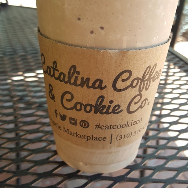 Снимок сделан в Catalina Coffee &amp; Cookie Co. пользователем Cody F. 7/12/2018