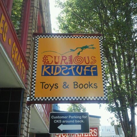 รูปภาพถ่ายที่ Curious Kidstuff โดย Curious Kidstuff เมื่อ 9/19/2013