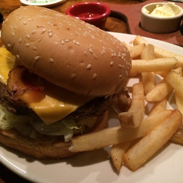 Photo taken at Outback Steakhouse by Joaquin S. on 1/31/2015