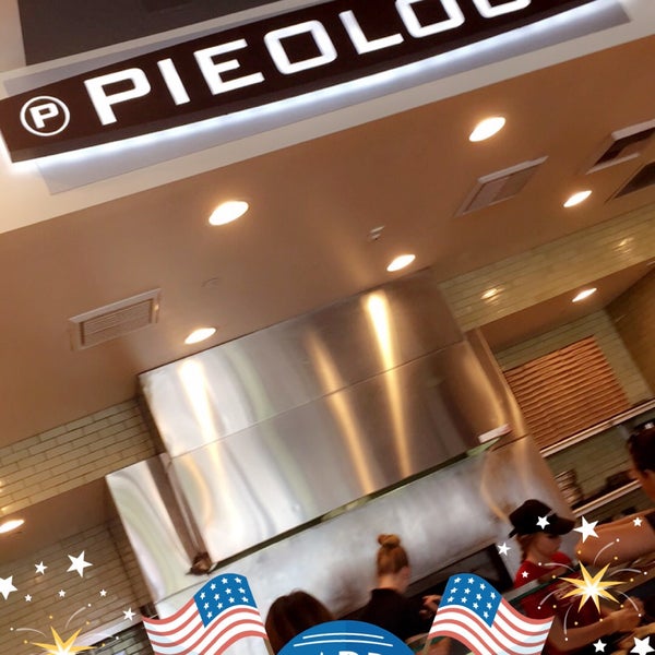 7/4/2016에 Ghada ♐️님이 Pieology Pizzeria에서 찍은 사진
