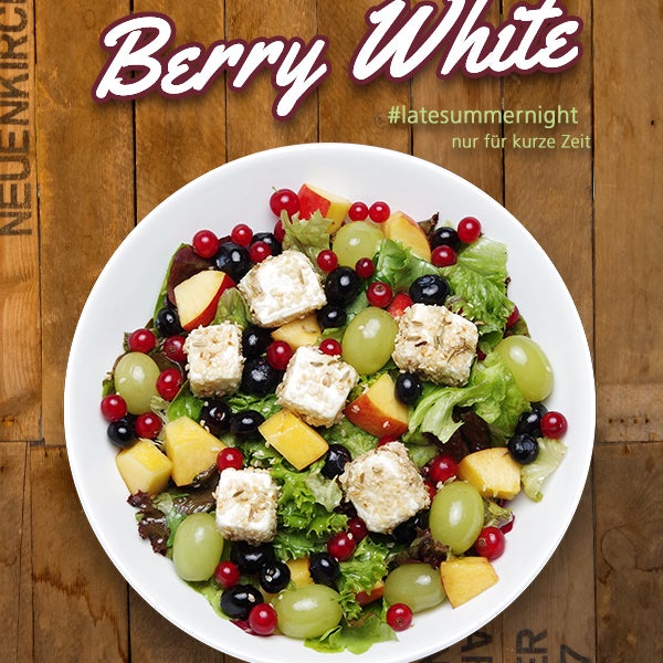 Und nun mal wieder ein neuer Spezialsalat "Berry White". Dazu empfehlen wir ein weißes Balsamico Dressing. Guten Appetit.