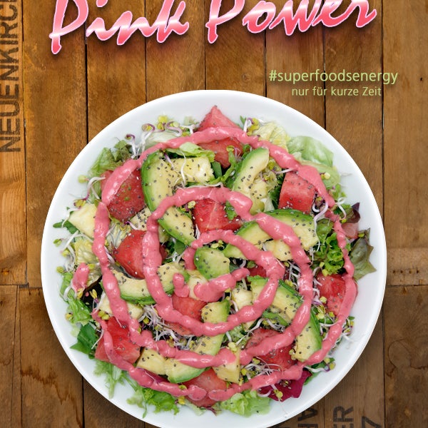 Und ab morgen wieder im Programm: Unser beliebter, veganer Spezialsalat "Pink Power"!
