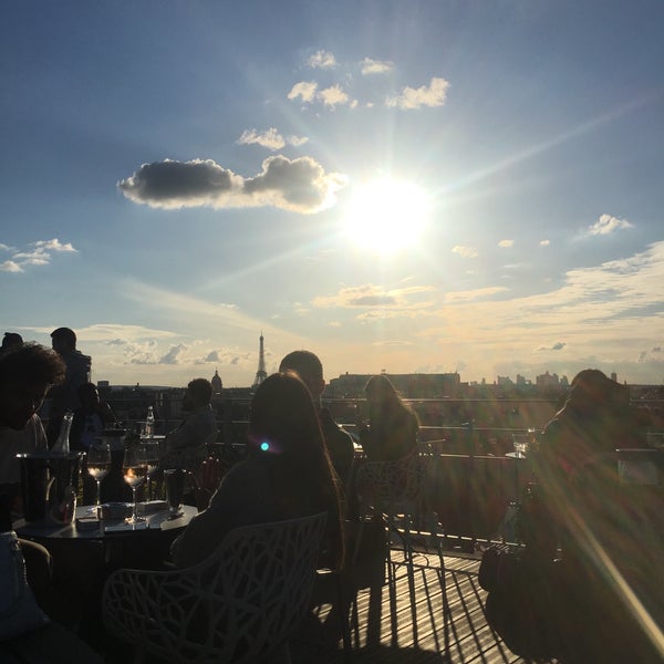 Photo taken at Le Quarante-Trois by Jawaher on 6/6/2019