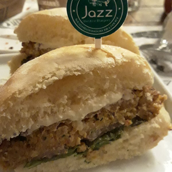 Снимок сделан в Jazz Restô &amp; Burgers пользователем Paty .. 7/8/2018
