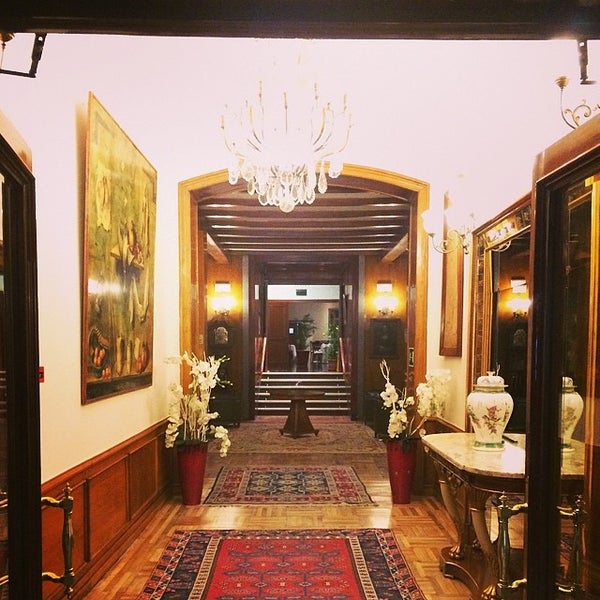 Photo taken at Gran Hotel Velázquez by Marwan A. on 3/30/2014