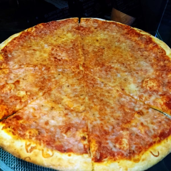 9/9/2019にJohn Christian H.がMilana&#39;s New York Pizzeriaで撮った写真