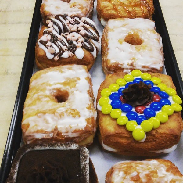 Снимок сделан в Baker&#39;s Dozen Donuts - Deli &amp; Delights пользователем Bakers D. 5/2/2015