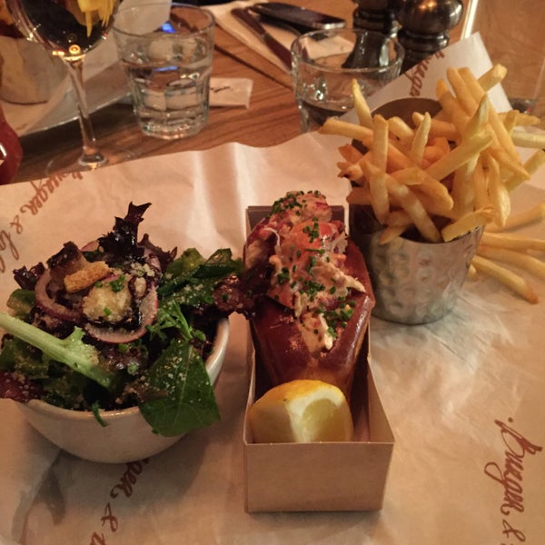 Foto tirada no(a) Burger &amp; Lobster por Tiffany H. em 3/4/2015