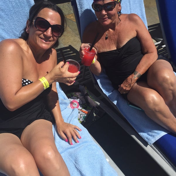 Das Foto wurde bei Palms Pool &amp; Dayclub von Lanette H. am 7/7/2015 aufgenommen