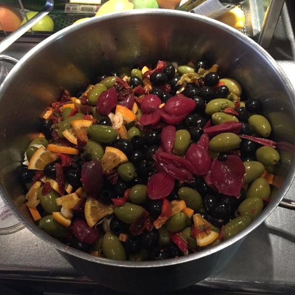 Лучшие блюда в городе❤️ оливки маринуют сами