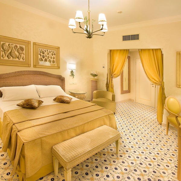 Das Foto wurde bei Terme Manzi Hotel And Spa Ischia von Terme Manzi Hotel And Spa Ischia am 9/20/2013 aufgenommen