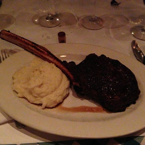 Foto diambil di Mr B&#39;s - A Bartolotta Steakhouse oleh Jason D. pada 3/2/2013