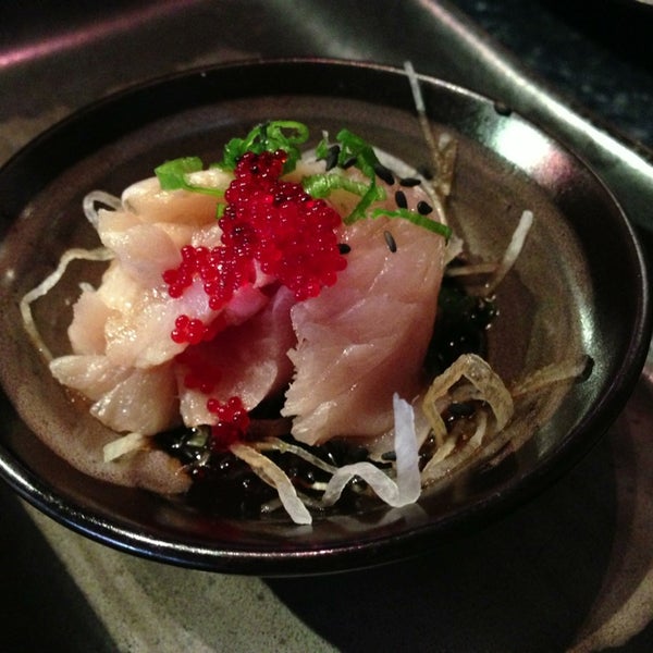 3/30/2013にKate K.がShiku Sushiで撮った写真