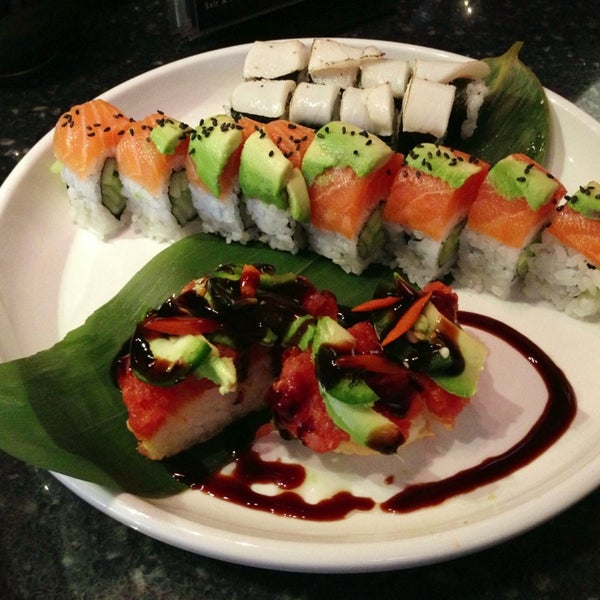 Foto diambil di Shiku Sushi oleh Kate K. pada 3/30/2013
