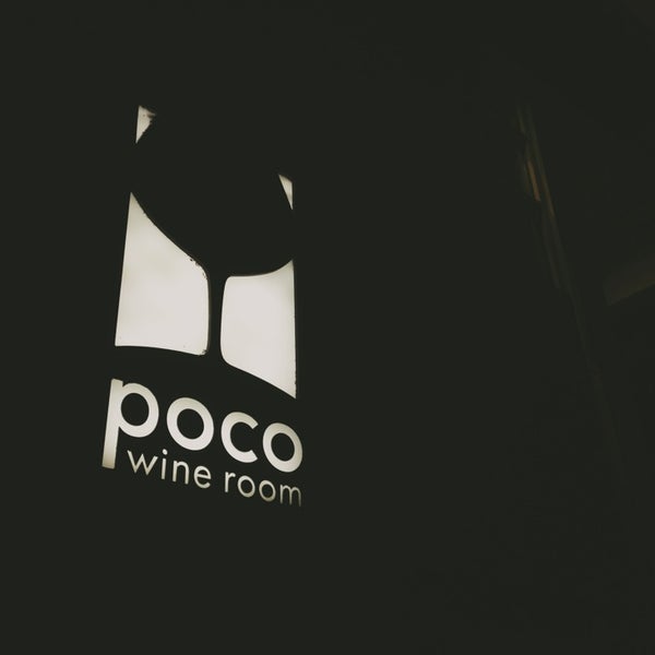 1/5/2013 tarihinde Kate K.ziyaretçi tarafından Poco Wine + Spirits'de çekilen fotoğraf