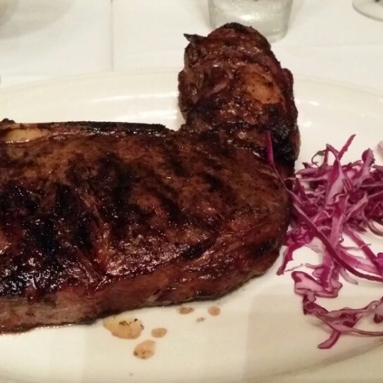 3/27/2015 tarihinde Luis Arturo S.ziyaretçi tarafından Charley&#39;s Steak House &amp; Seafood Grille'de çekilen fotoğraf
