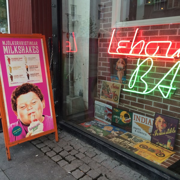 Das Foto wurde bei Lebowski Bar von Lebowski Bar am 2/10/2016 aufgenommen