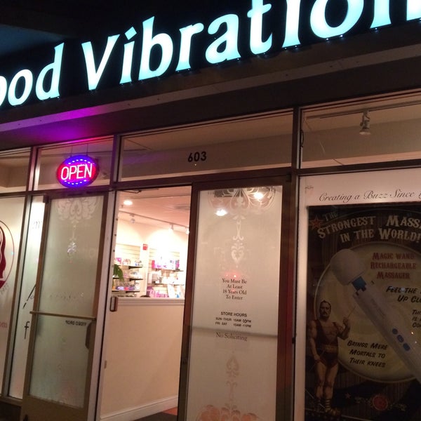 11/6/2015 tarihinde Jonathan V.ziyaretçi tarafından Good Vibrations'de çekilen fotoğraf