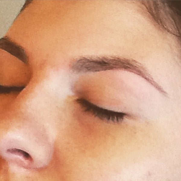 3/17/2015 tarihinde Ruby N.ziyaretçi tarafından Prime Brows Eyebrow Threading &amp; Waxing Salon Spa'de çekilen fotoğraf