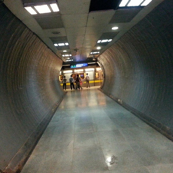 Chawri Bazar चावड़ी बाजार Metro Station