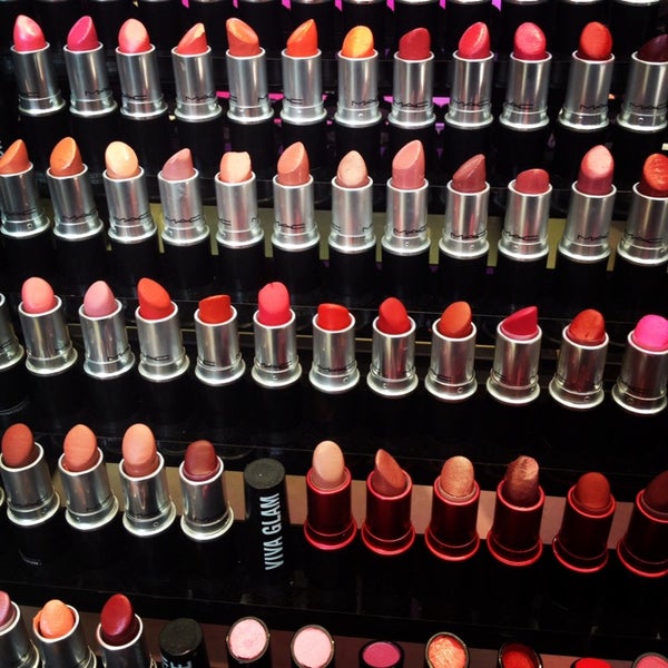 Photo taken at MAC Cosmetics by Inès M. on 3/13/2014