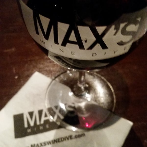 Foto diambil di MAX&#39;s Wine Dive Dallas oleh Nancy W. pada 3/3/2017