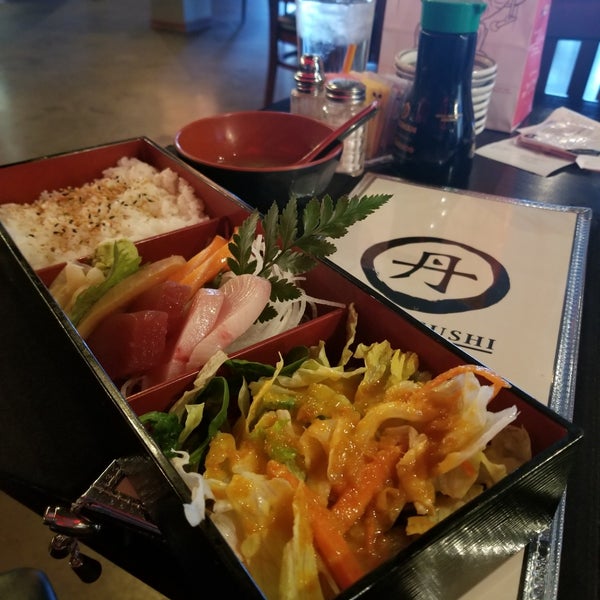 Foto diambil di Daan Sushi Asian Bistro &amp; Bar oleh Nancy W. pada 1/5/2019