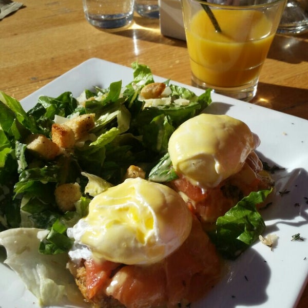 11/8/2015 tarihinde Nancy W.ziyaretçi tarafından Oscar&#39;s Cafe &amp; Bar'de çekilen fotoğraf