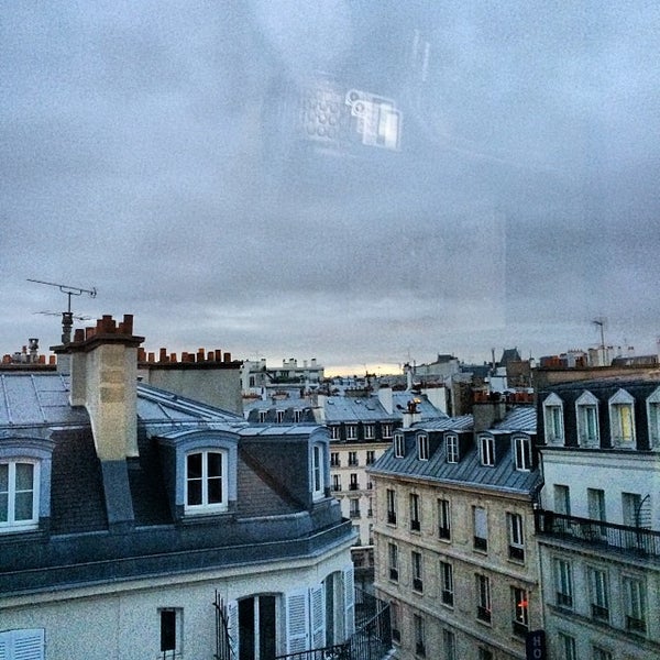 9/30/2013 tarihinde 泰紀 玉.ziyaretçi tarafından Holiday Inn Paris - Saint-Germain-des-Prés'de çekilen fotoğraf