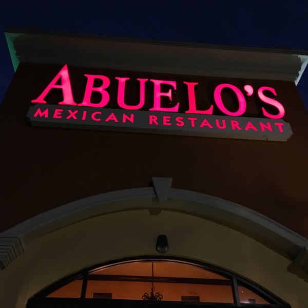 Снимок сделан в Abuelo&#39;s Mexican Restaurant пользователем Scooterr 10/18/2017