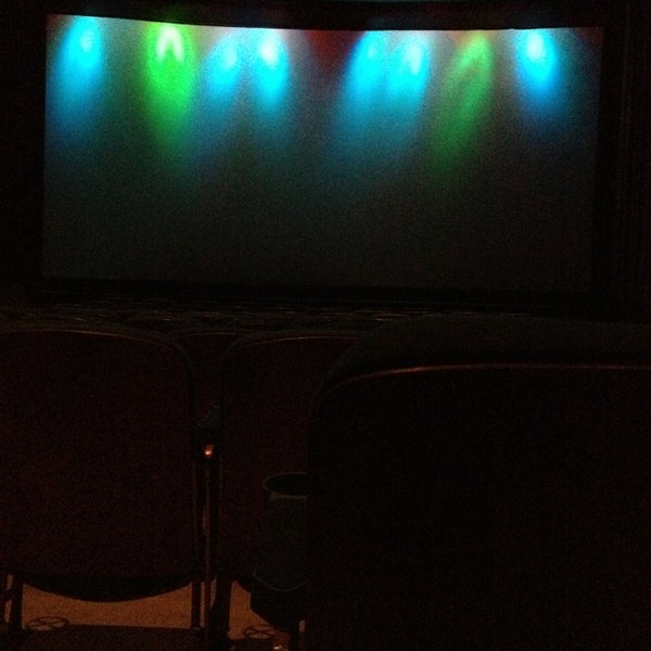 Foto diambil di Varsity Theatre oleh Adam S. pada 12/23/2012