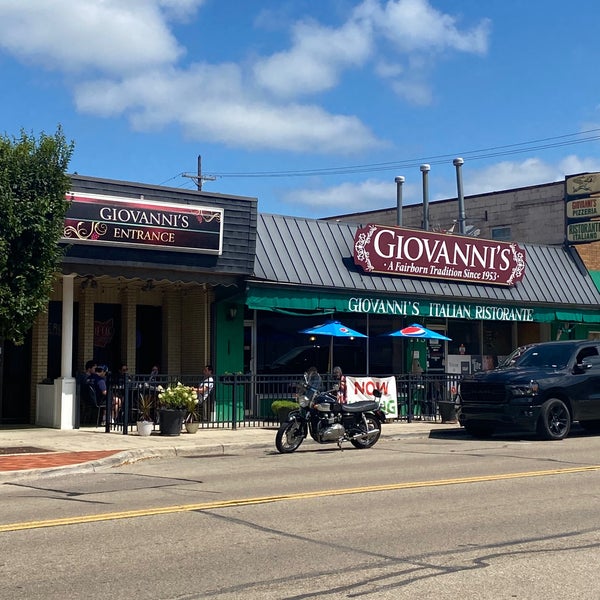 Giovannis Pizzeria e Ristorante Italiano - Italian Restaurant