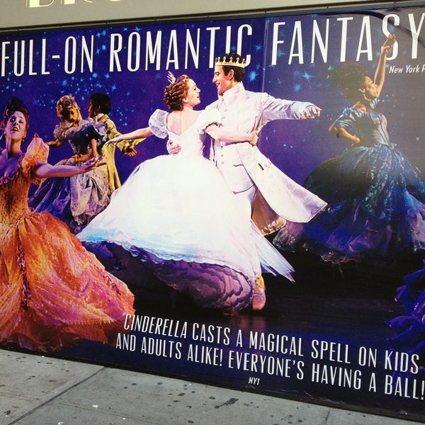 6/5/2013 tarihinde Kaitlin C.ziyaretçi tarafından Cinderella on Broadway'de çekilen fotoğraf
