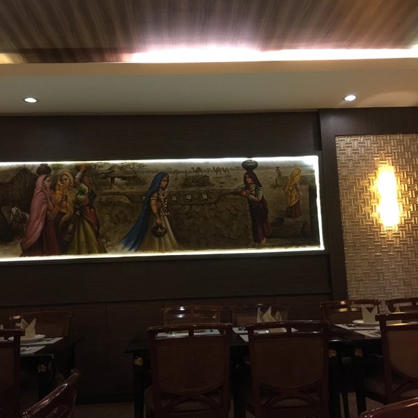 Photo taken at Queen&#39;s Tandoor Indian &amp; Fusion Cuisine by Maram J. on 8/26/2018