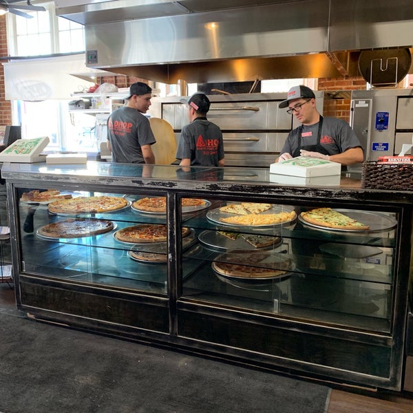 Das Foto wurde bei Downtown House Of Pizza von Bruce L. am 11/9/2018 aufgenommen