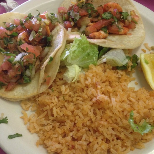 4/11/2014 tarihinde Caryn K.ziyaretçi tarafından Mangos Mexican Café'de çekilen fotoğraf