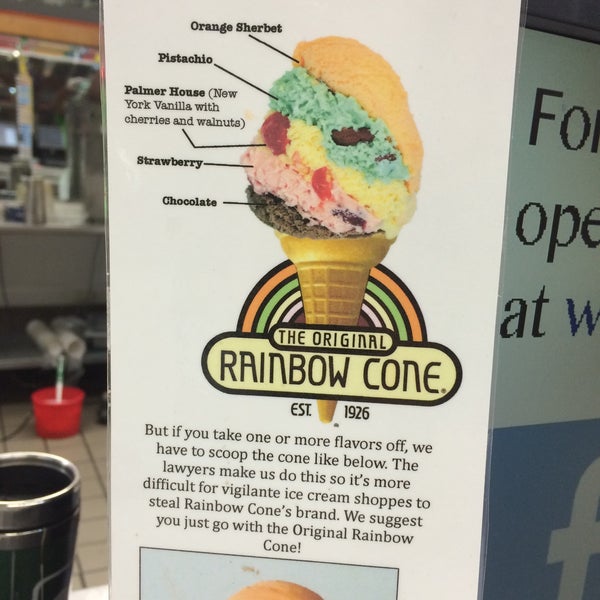 9/19/2015 tarihinde Taryn A.ziyaretçi tarafından The Original Rainbow Cone'de çekilen fotoğraf
