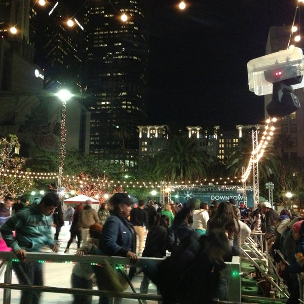 Foto diambil di Pershing Square Downtown On Ice oleh Jim R. pada 12/28/2012