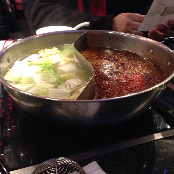 Photo taken at Fatty Cow Seafood Hot Pot 小肥牛火鍋專門店 by Andreita A. on 3/8/2014