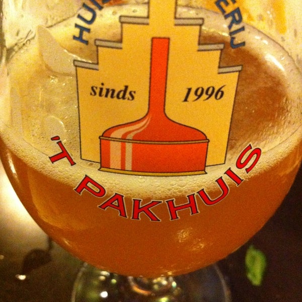 Foto tomada en Stadsbrouwerij - brasserie &#39;t Pakhuis  por Pieter D. el 8/22/2013