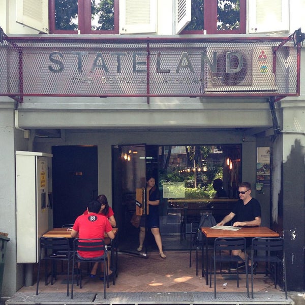 8/30/2015 tarihinde Sweetandyummieziyaretçi tarafından Stateland Asian-Fusion Cafe'de çekilen fotoğraf