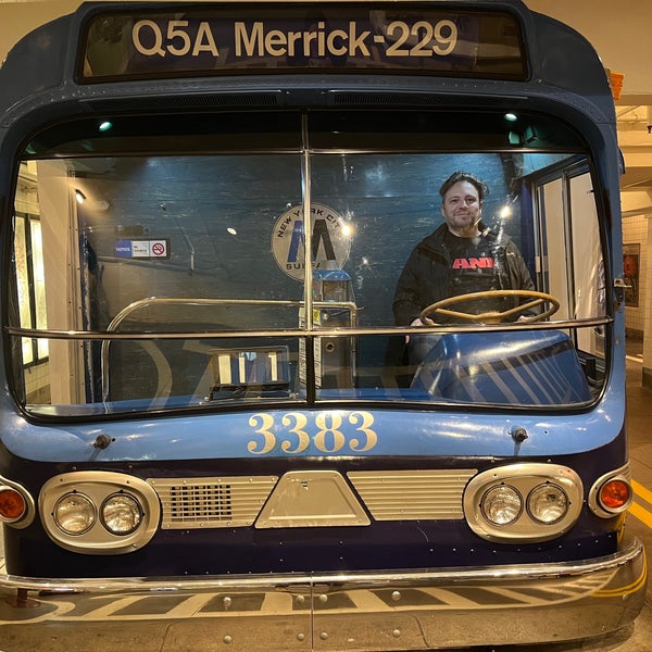 Foto diambil di New York Transit Museum oleh Andi🐇 pada 12/23/2022