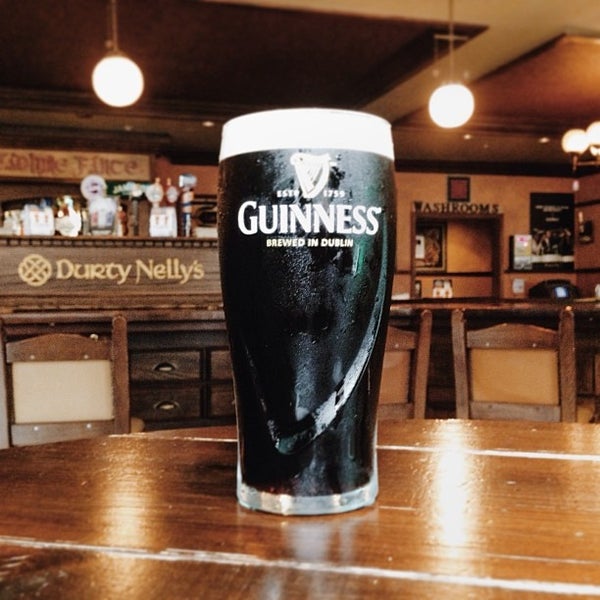 Das Foto wurde bei Durty Nelly&#39;s Authentic Irish Pub von riley s. am 10/17/2013 aufgenommen